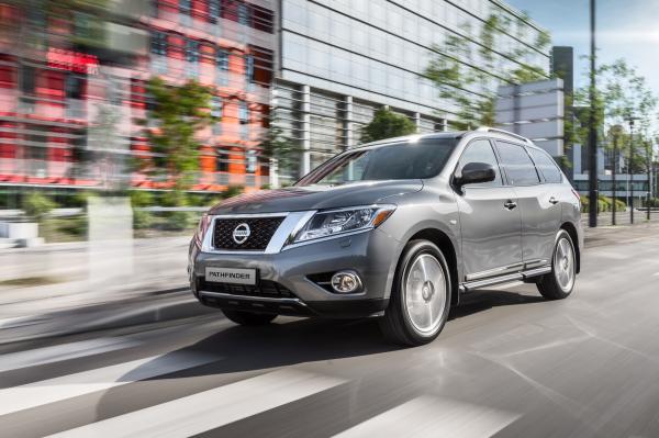 Nissan, не жми на тормоза